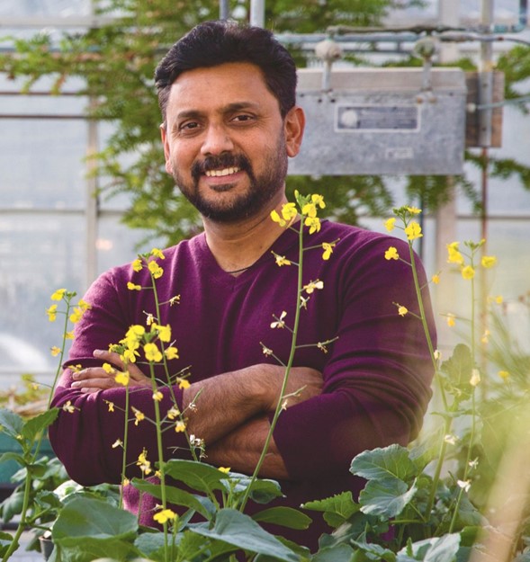 Uno de los investigadores que mejoró la producción de aceite de canola.